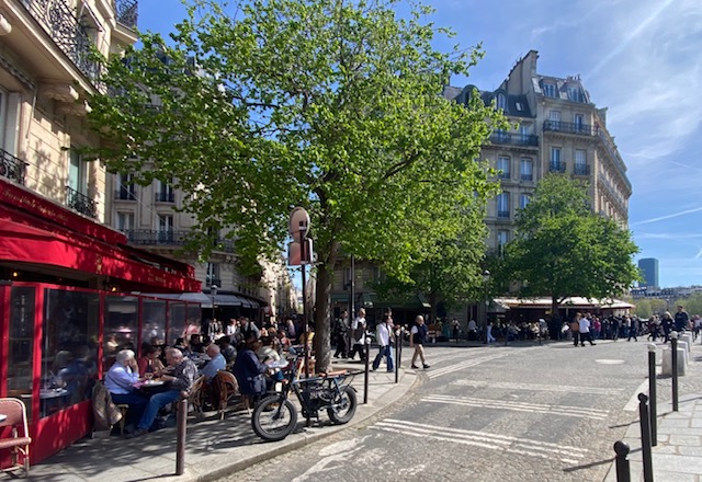 Local cafés on Île Saint-Louis Paris
