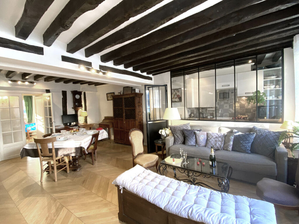 La Ludovicienne Paris apartment living room Île Saint-Louis